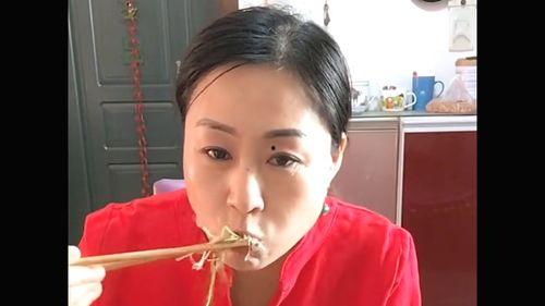 娱乐吃瓜酱有中国人,揭秘中国人在海外的生活点滴